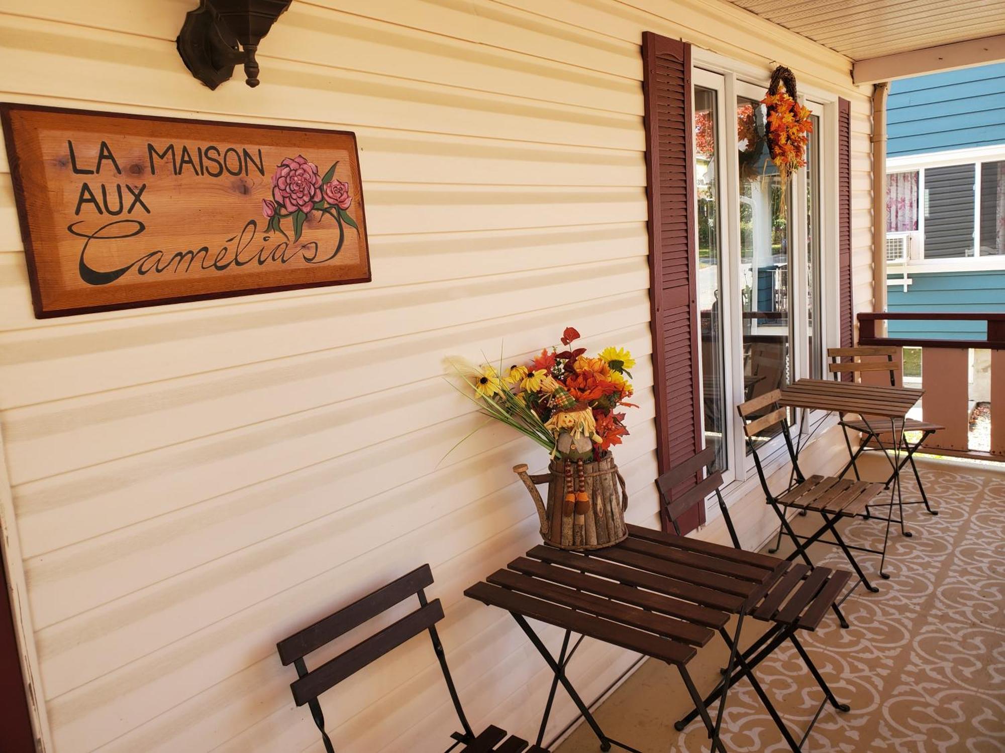 Bed and Breakfast La Maison Aux Camelias à Coaticook Extérieur photo